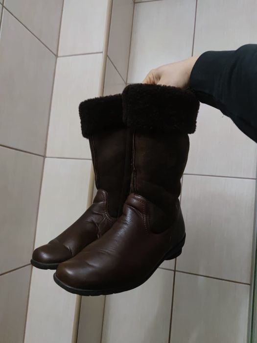 buty obuwie 39  krótkie kozaczki kozaki brązowe kremowe licowane zamsz