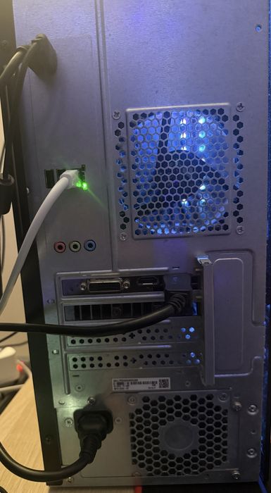 Komputer Asus w bardzo dobrym stanie