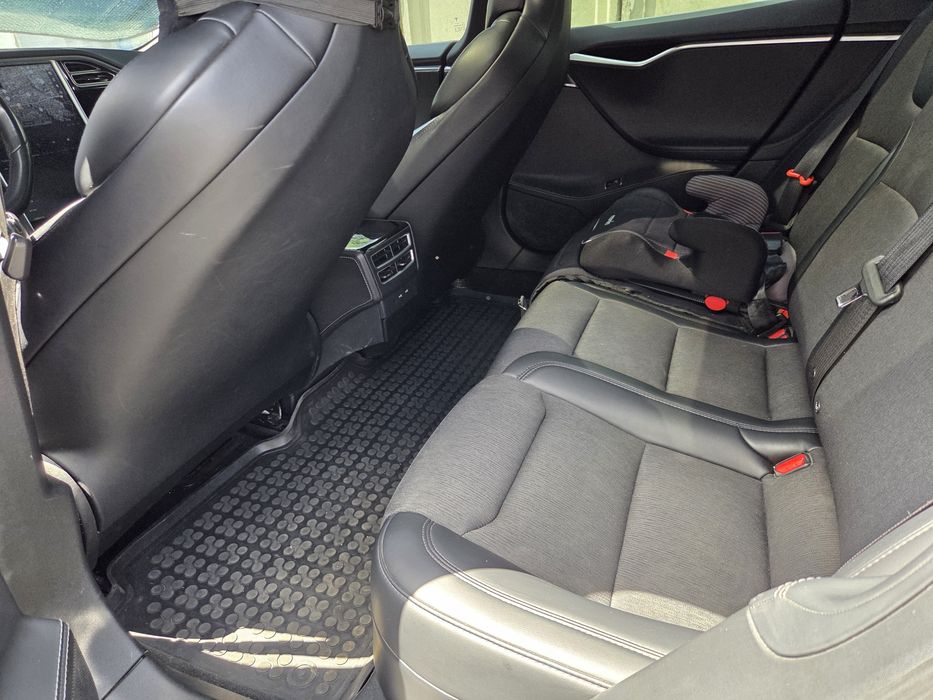 Tesla Model S 2018 75D