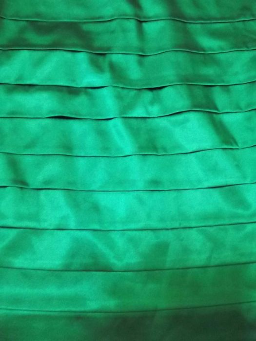 Sukienka zielona wiązana na szyi na bal ósmych klas lub wesele