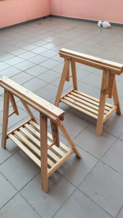 Secretária (tampo+cavaletes)