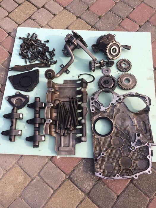 VOLKSWAGEN TUAREG 2007р. Запчастини Двигун 2.5 TDI (BPE) по деталям