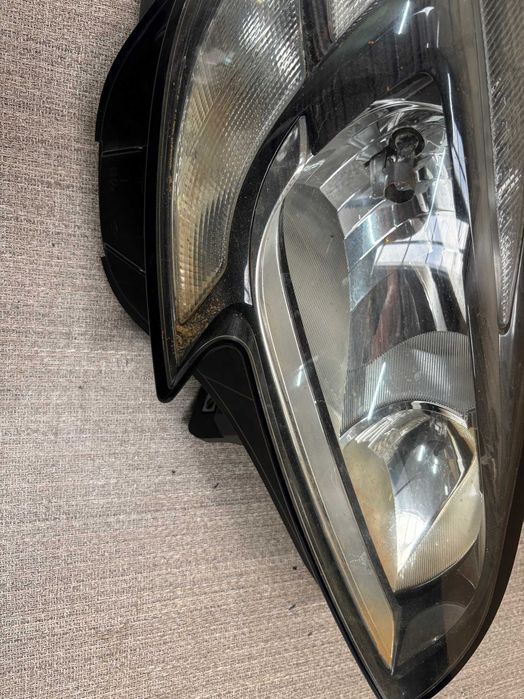 lampa/reflektor przedni prawy opel corsa e