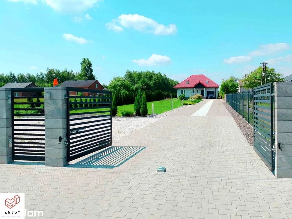 Dom 140m² z użytkowym poddaszem i garażem