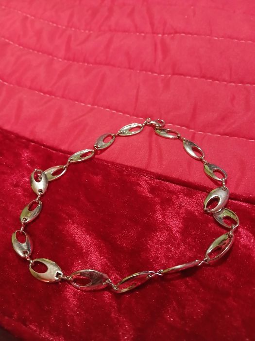 Colar com oferta  de pulseira