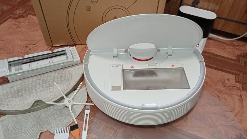 Продам робот пилосос Xiaomi Roborock S5