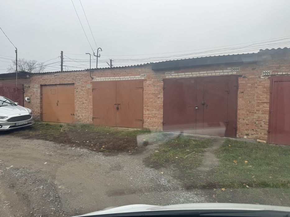Продам гараж в центрі під легковий автомобіль