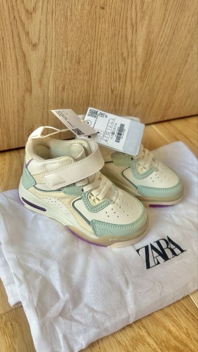 Кросівки zara 24 р хайтопи зара високі кросівки кроссовки