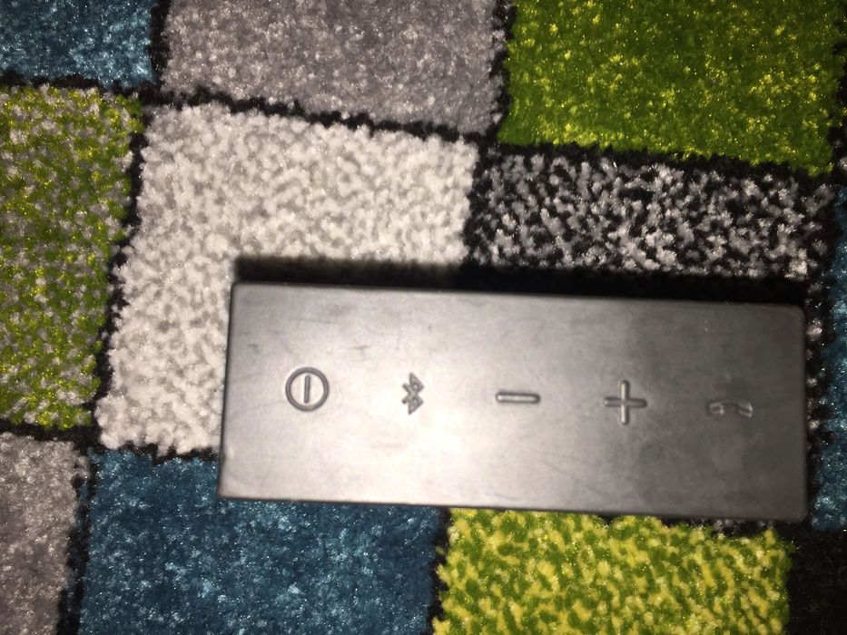 колонка jbl go  есть потертости