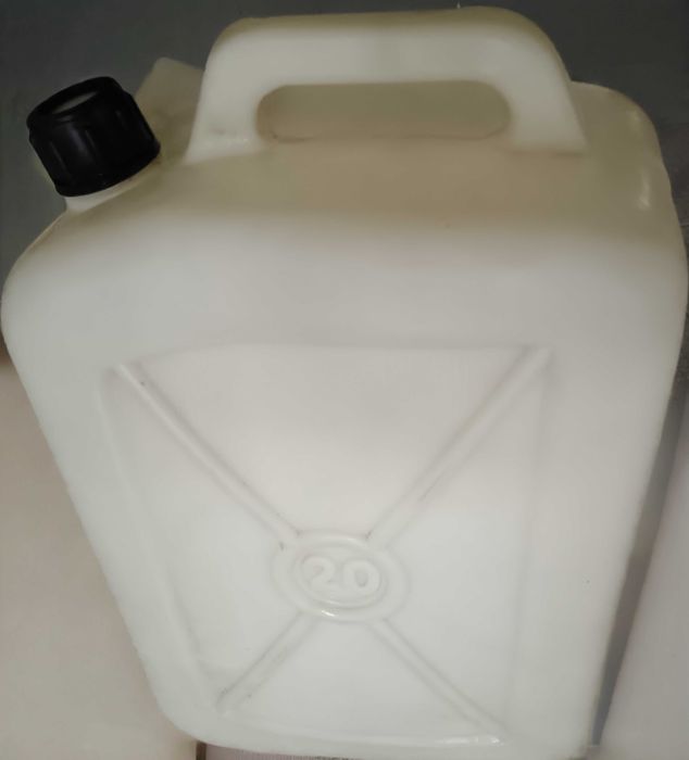 Jerrican 20 L para azeite usado e em bom estado.