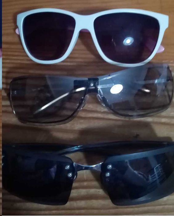 pares de óculos de sol