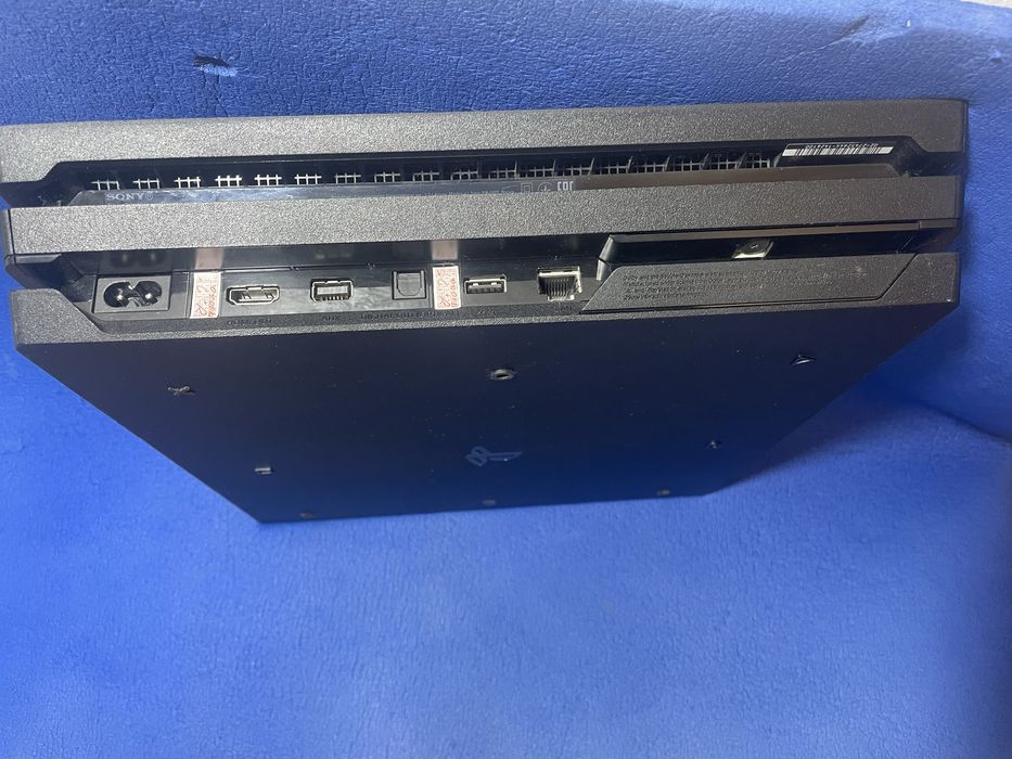 Playstation 4 Pro ( 1TB)