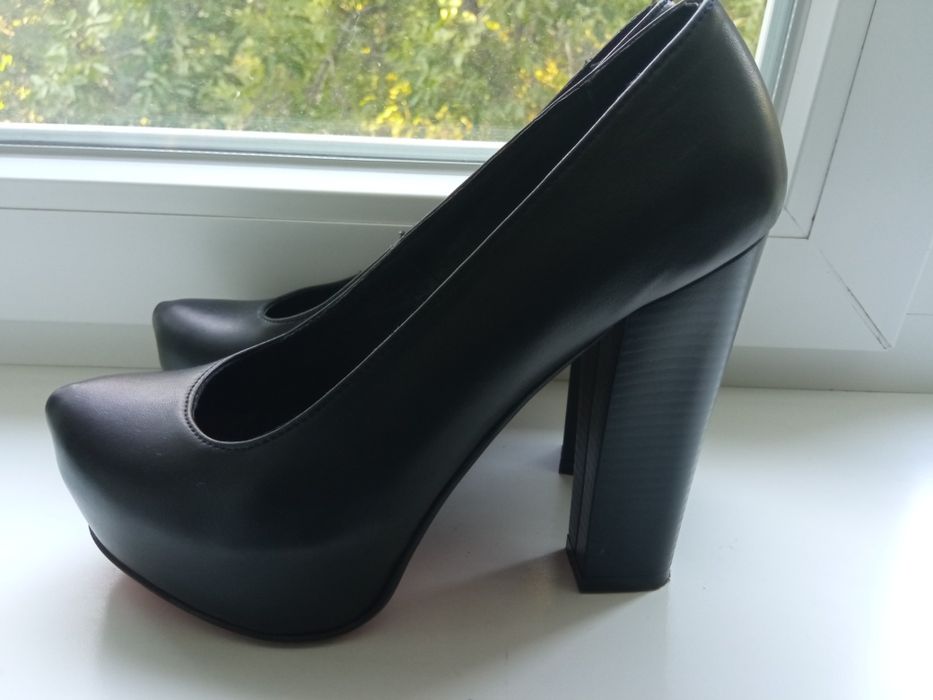 Кожаные лабутены 250 грн.