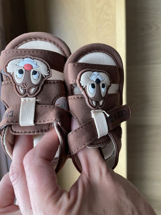 Sandałki niemowlęce niechodki r. 18