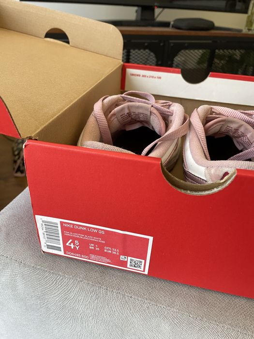 Ténis Nike Dunk Low GS 36,5 rosa e branco na CAIXA