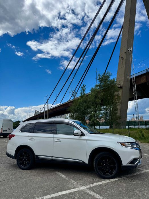 Mitsubishi Outlander 2016 (2.4 S-AWC)