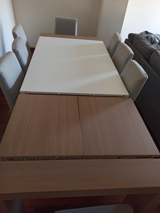 Mesa de Jantar de Madeira EXTENSÍVEL + 8 Cadeiras Usado Bom estado!
