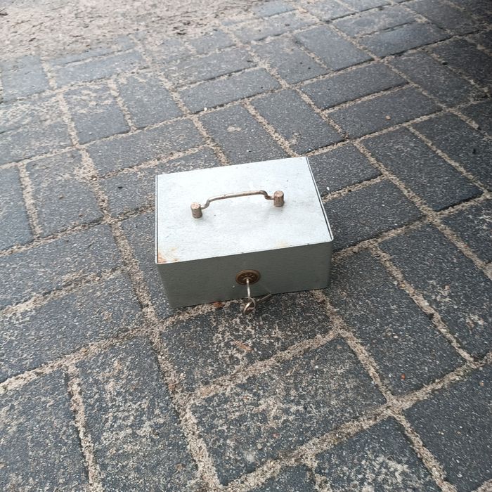 Kasetka sejf na pieniadze