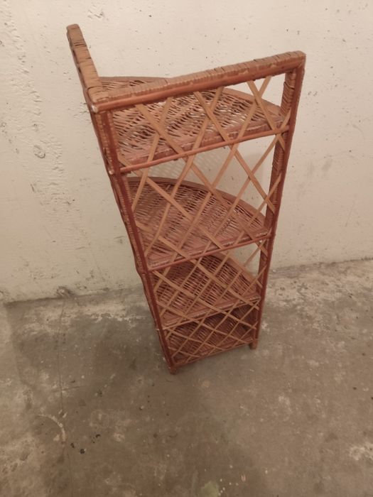 Etażerka z wikliny