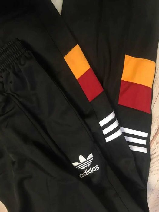 Спортивні костюми чоловічі Adidas schuster ретро