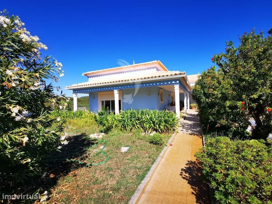 Luxuosa Moradia T4 em Vales, Tomar