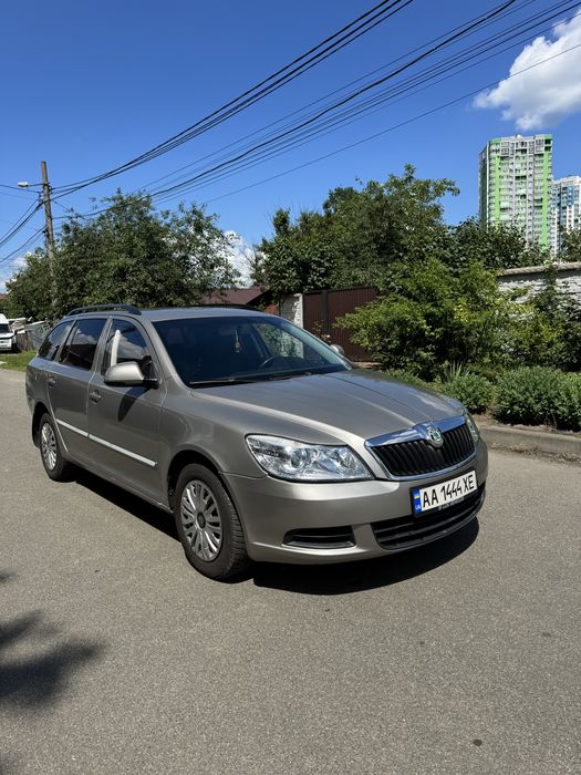 Skoda Octavia 2010 VIN TMBJM61Z0B2025979 фото оголошення 2 з 8