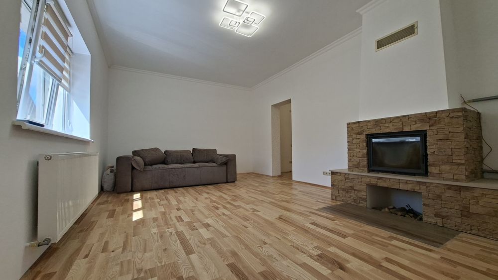 Продаж житлового будинку 220м². Ділянка 7сот.Котедж.Комунікації. Ремонт. Івано-Франківськ.Терміново