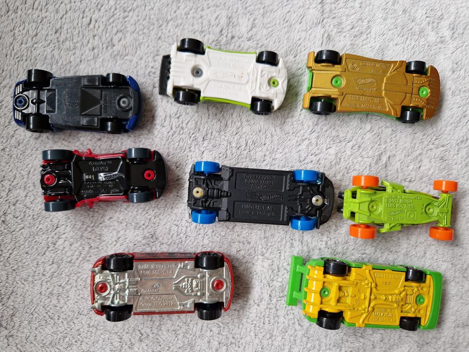 8 samochodzików HOT WHEELS Fast 4wd, Rip Rod, Crescendo,  Pony-Up
