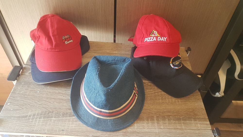 Шапки, ( одним лотом). бейсболки. 58 разер.