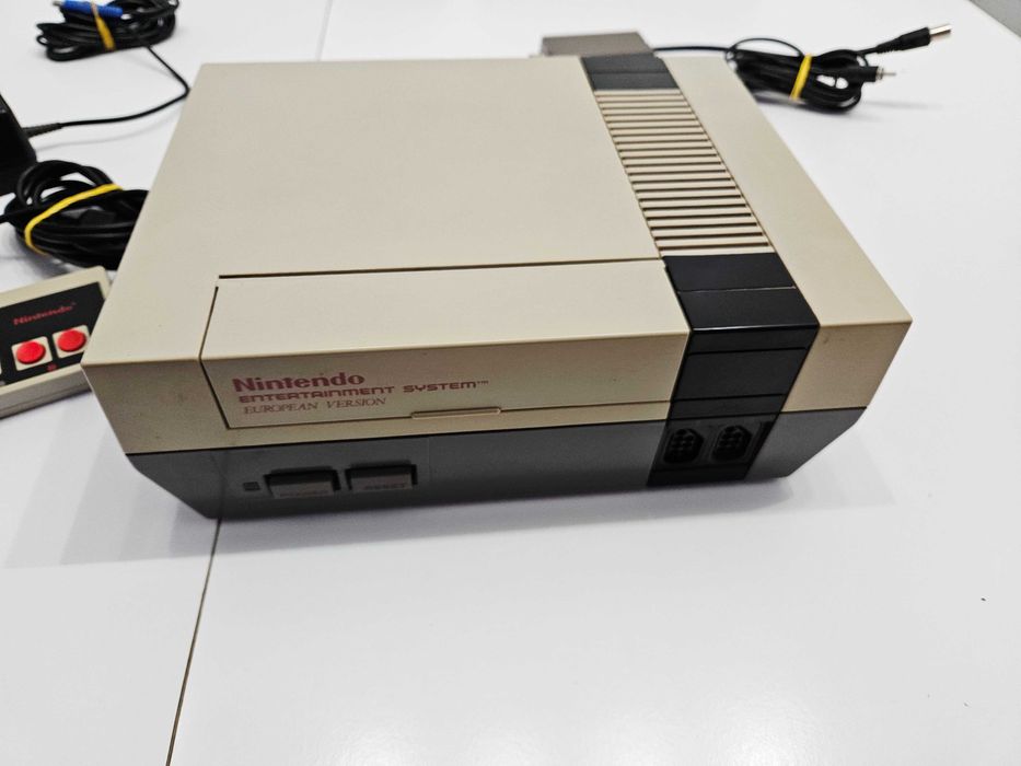 Nintendo NES NESE-001 European Version  + pad + zasilacz + RF Switch