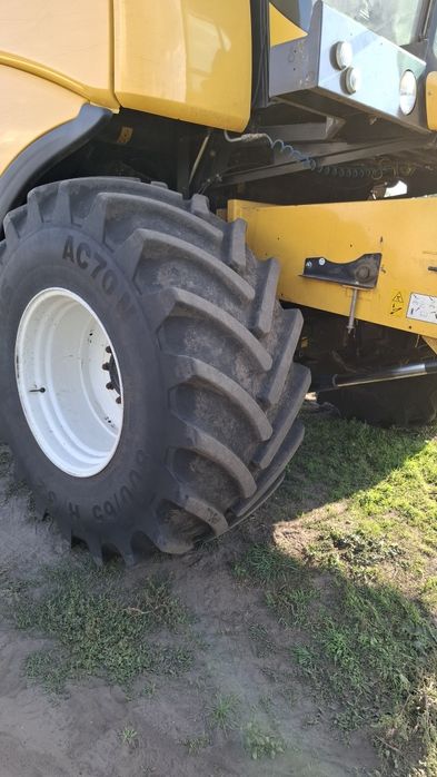 Комбайн New Holland CХ 6.90 зі жниваркою New Holland та візком 2019рік