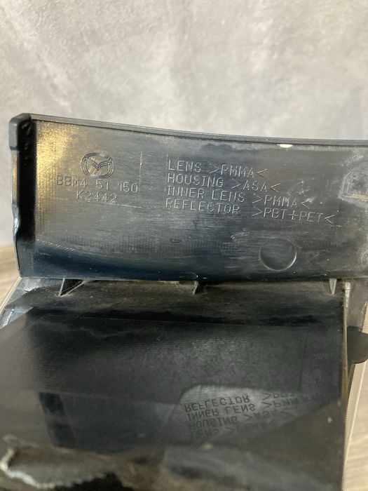 Задняя правая фара Mazda 3 BL BBM451150