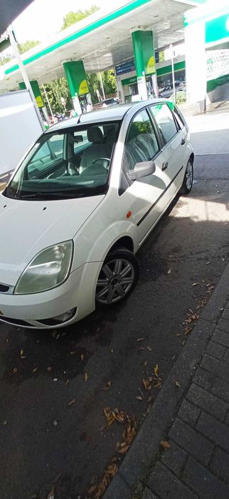 Fiesta 1.4, 2002, 200.000km. Motivo da venda: mudança de país