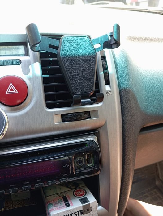 Тримач для телефону в машину