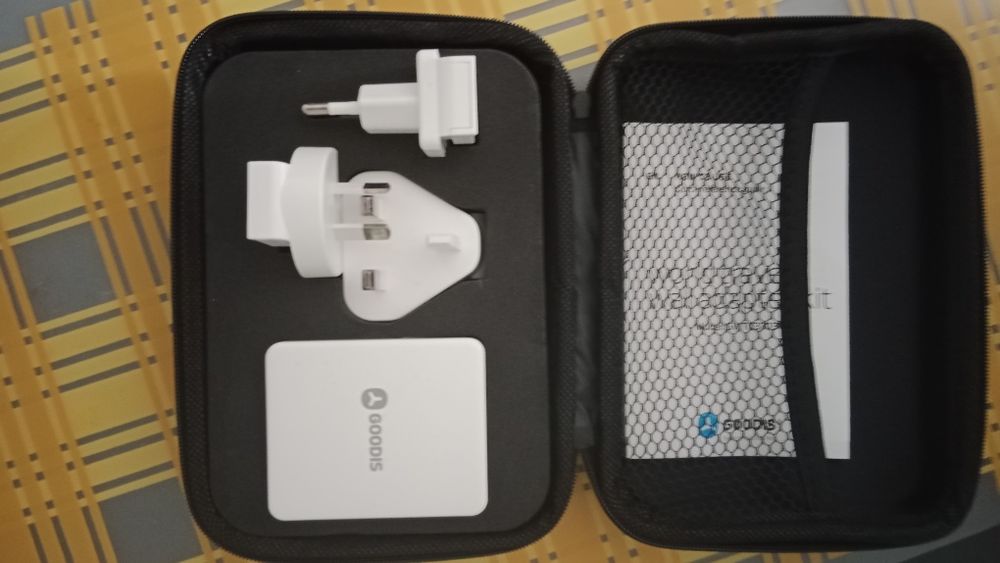 Carregador world travel mais estojo para powerbank