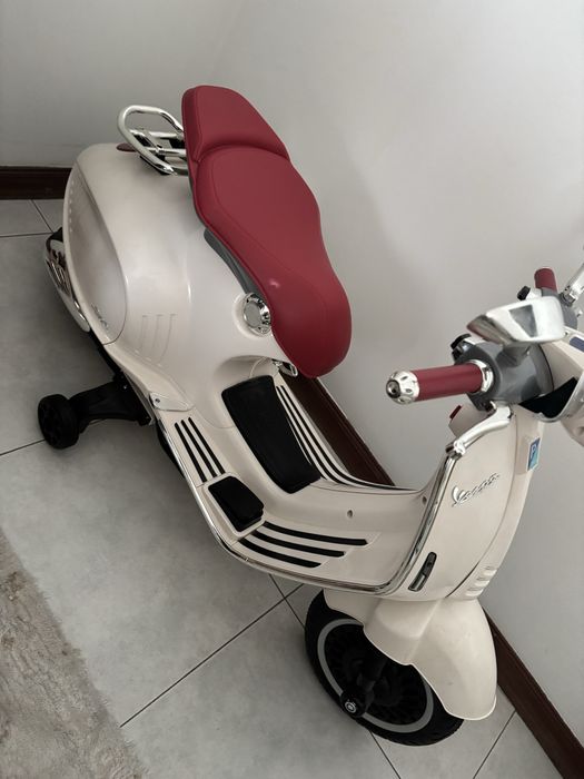 Vespa de criança 3-6 quase nova