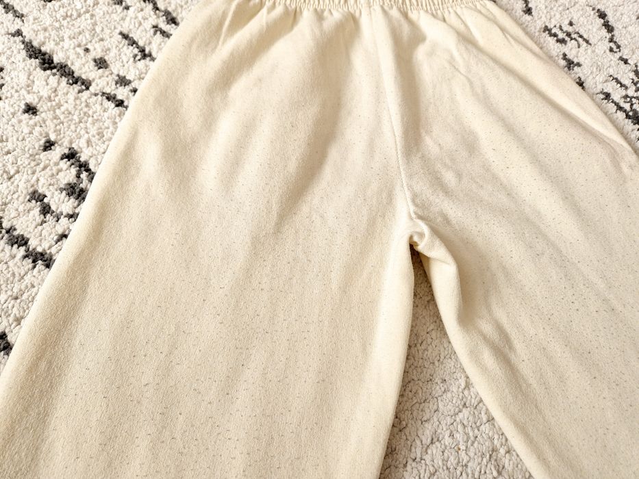 Kremowe spodnie Sinsay XS 34 spodenki dresy