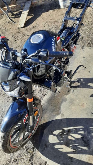 Розборка Lifan sr 220 є сірий боковий пластик