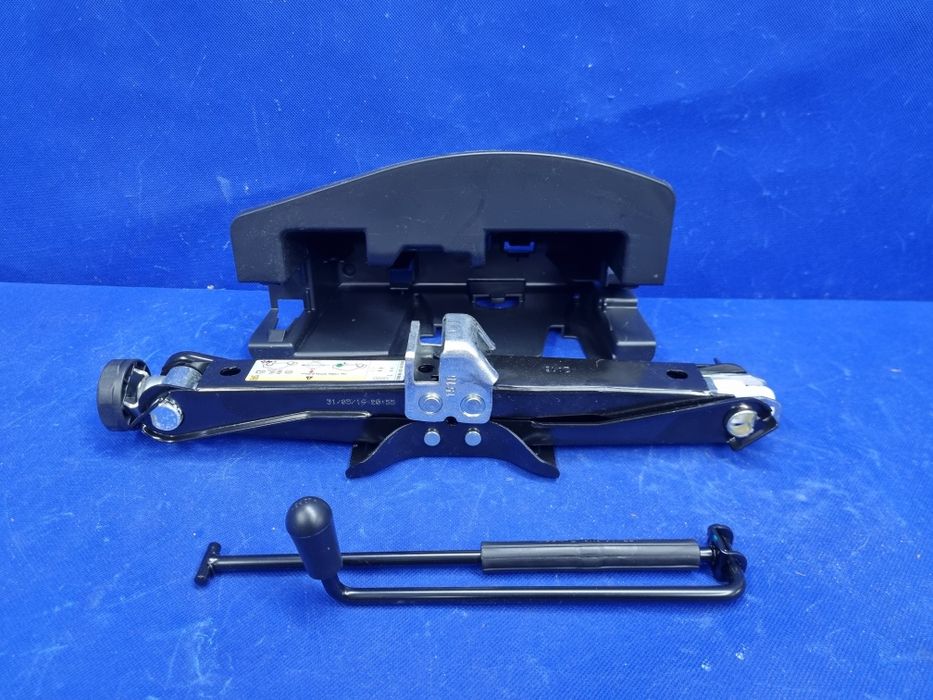 KOMPLET lewarka Podnośnika wraz z mocowaniem AUDI A5 8T Sportback