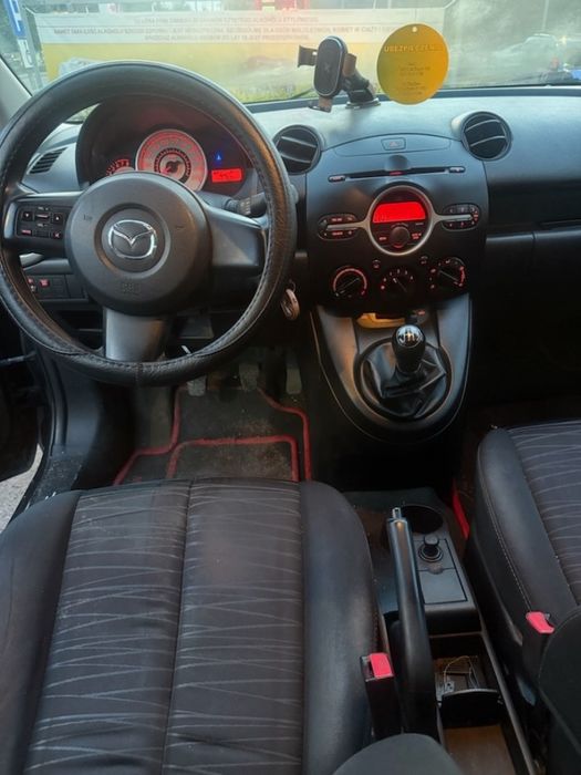 Mazda 2. 1,4 16v klima OC na rok
