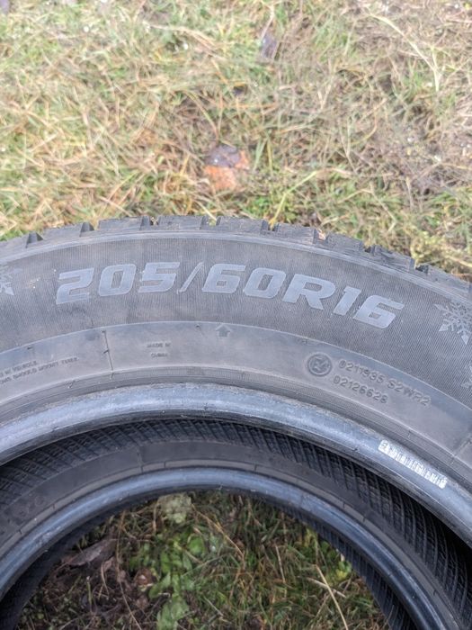Зимова гума 205/60/16