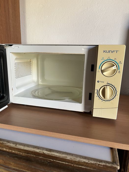 Micro ondas KUNFT modelo P70B17P-A3 como novo