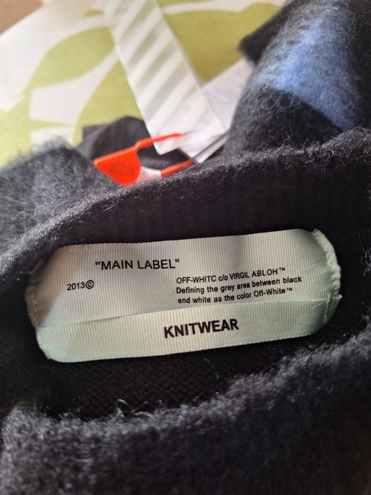 Off white  m/l swetr