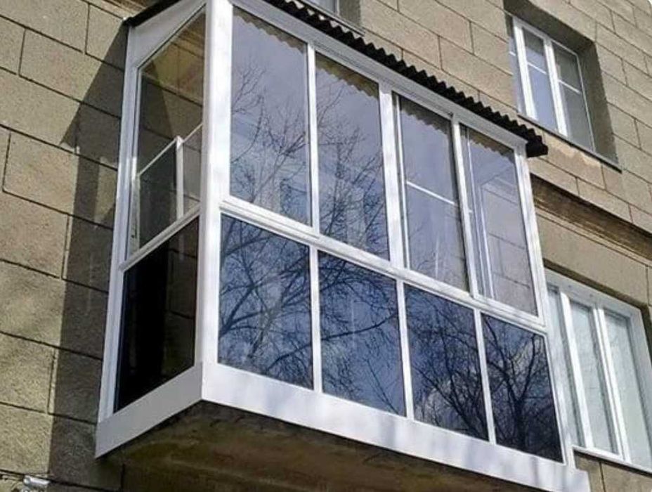 Балконы под заказ остекление установка рам обшивка пластиком внутренняя отделка