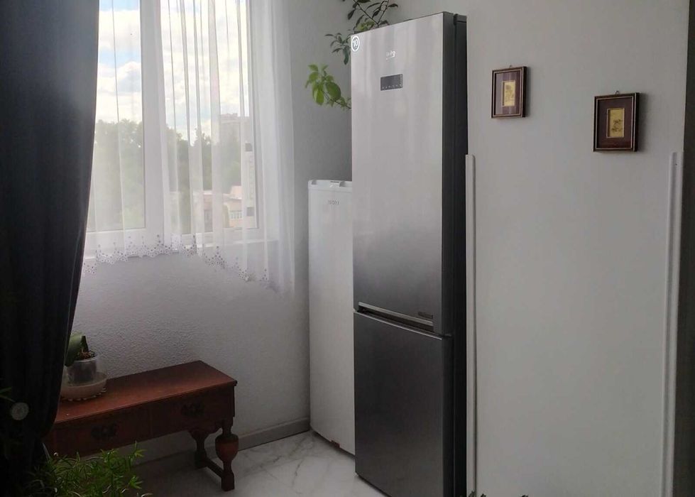 Простора та світла двокімнатна квартира.