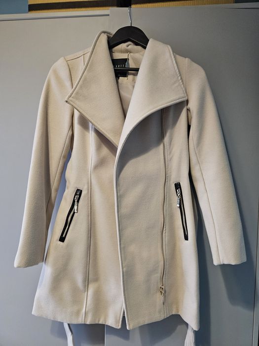 Płaszcz beżowy marki Mohito