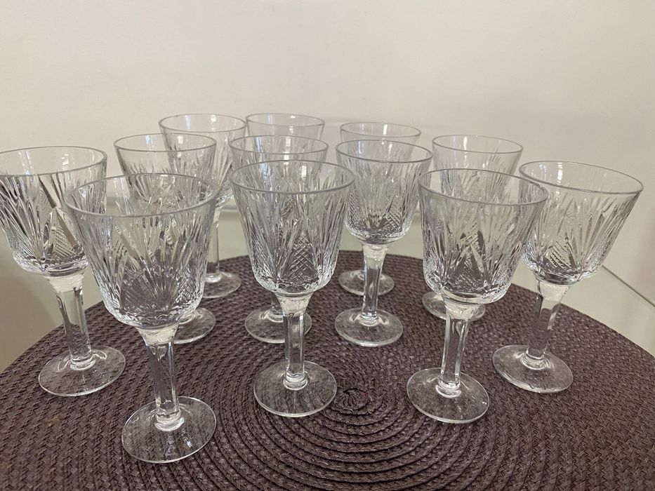 Хрустальные рюмки, вазы
