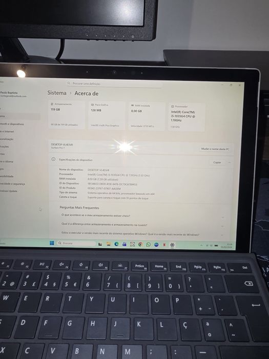 Surface Pro 7 com teclado e pen