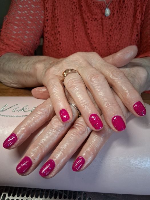 Manicure hybrydowy. Paznokcie hybrydowe.