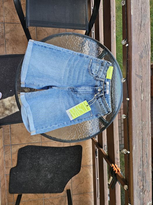 Jeansowe spodenki z wysokim stanem m Sara nowe